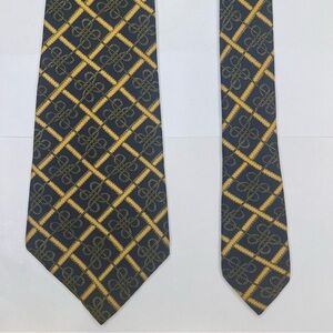 Nina Ricci Paris Vintage Silk tie